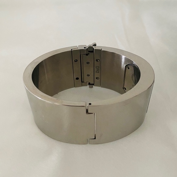 ♦️SOLD♦️D&G Purple Cuff Forever Watch - Picture 4 of 5